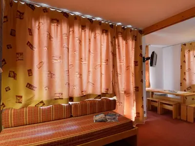 Coin salon dans l'établissement Appartement skis aux pieds, animaux admis - FR-1-181-2771