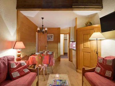 Télévision ou salle de divertissement dans l'établissement Charmant appartement rénové 2 pièces + cabine, accès piste, animaux admis - FR-1-181-2754