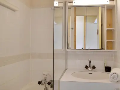 Salle de bains dans l'établissement Appartement tout confort Accès direct aux pistes Vue pistes Balcon - FR-1-181-2773