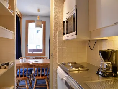 Cuisine ou kitchenette dans l'établissement Appartement tout confort Accès direct aux pistes Vue pistes Balcon - FR-1-181-2773