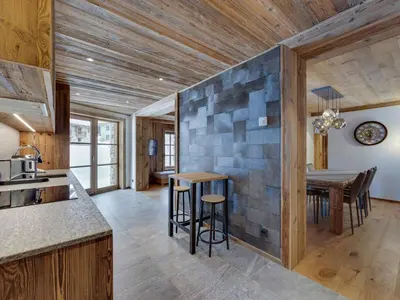 Plan de l'établissement Appartement 6 pers. avec terrasse près des pistes, cheminée et parking, Val d'Isère - FR-1-567-111