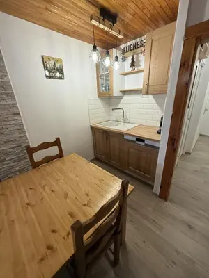 Cuisine ou kitchenette dans l'établissement Appartement Tignes 2100 - 6-8 personnes - 2 chambres - 3 Télévisions - Wifi inclus