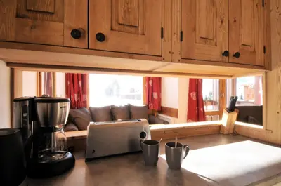 Coin salon dans l'établissement Résidence Pierre De Soleil - Appartement lumineux et rénové · Skis aux pieds MAE-6411