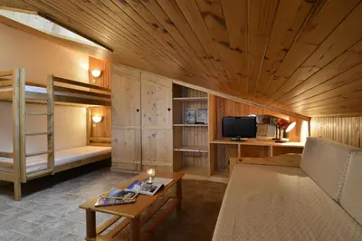 Télévision ou salle de divertissement dans l'établissement Résidence Amethyste - Studio chaleureux · Ski aux pieds · Vue pistes MAE-6481