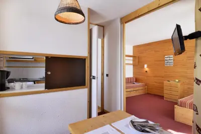 Cuisine ou kitchenette dans l'établissement Résidence Pierre De Soleil - Appartement fonctionnel · Skis aux pieds MAE-6531