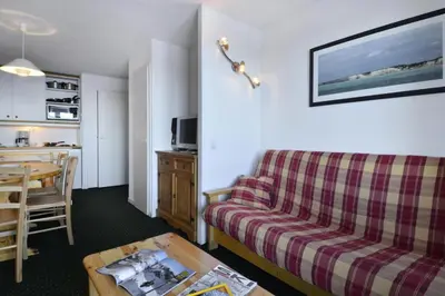 Coin salon dans l'établissement Résidence Licorne - Appartement tout confort divisible · Accès direct aux pistes · Balcon MAE-6541
