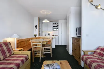 Télévision ou salle de divertissement dans l'établissement Résidence Licorne - Appartement tout confort divisible · Accès direct aux pistes · Balcon MAE-6541