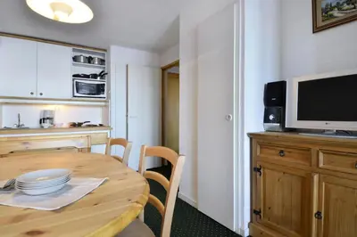 Cuisine ou kitchenette dans l'établissement Résidence Licorne - Appartement tout confort divisible · Accès direct aux pistes · Balcon MAE-6541