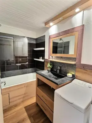 Cuisine ou kitchenette dans l'établissement Résidence La Balme - Agréable 2 pièces pour 4 personnes, situé à Val d'Isère à proximité des pistes et du centre de la station MAE-3254