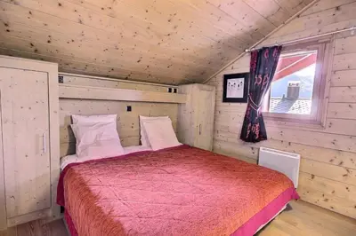 Un ou plusieurs lits dans un hébergement de l'établissement Résidence L'oree Des Neiges - Appartement de 6 personnes confort un départ skis aux pieds et situé proche du centre de la station de Vallandry MAE-3711