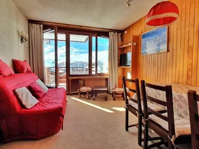 Télévision ou salle de divertissement dans l'établissement Appartement cosy proche pistes - 6 pers - Balcon - FR-1-502-550
