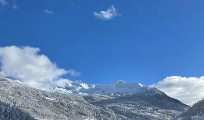 Vue générale sur la montagne ou vue sur la montagne depuis l'appartement