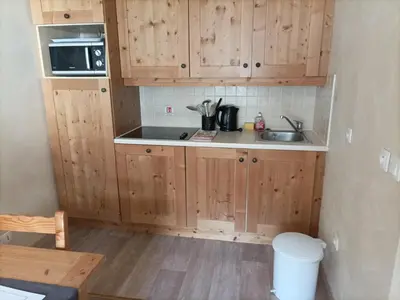 Cuisine ou kitchenette dans l'établissement Résidence Les Alpages 4 étoiles - Appartement 4 personnes - Piscine, Hammam, Sauna, Jacuzzi - ValCenis 73480