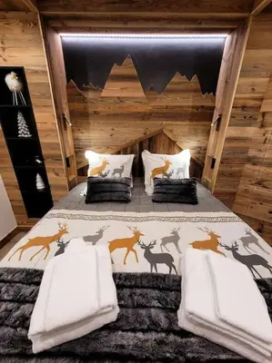 Un ou plusieurs lits dans un hébergement de l'établissement LES ARCS Appartement Prestige Ski In Ski Out