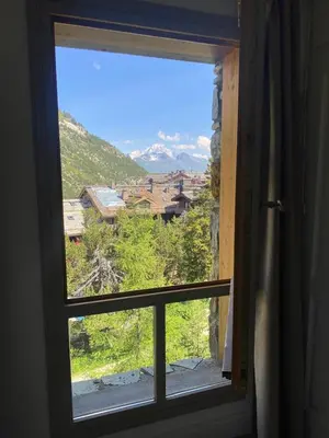 Vue générale sur la montagne ou vue sur la montagne depuis l'appartement