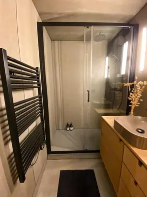 Salle de bains dans l'établissement Chalet Mélèze skis aux pieds Alpes, Sainte-Foy station 1550
