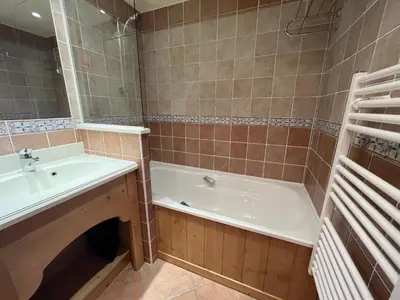 Plan de l'établissement Appartement à Lanslebourg-Val Cenis, résidence Les Alpages, 4 pers, piscine, sauna, parking inclus - FR-1-508-286