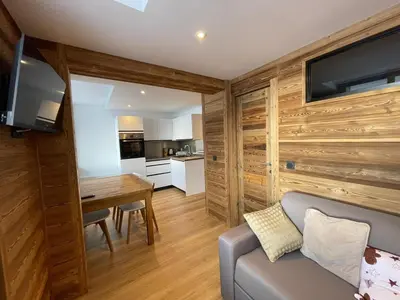 Cuisine ou kitchenette dans l'établissement Appartement rénové avec balcon skis aux pieds à Tignes - FR-1-502-548