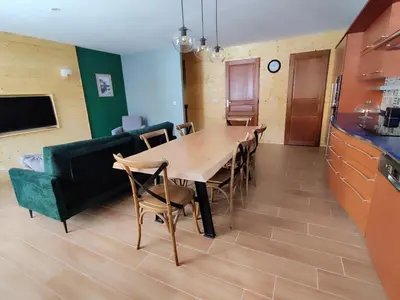 Cuisine ou kitchenette dans l'établissement COSY EDEN SKI - Luxueux appartement T4 skis aux pieds à Tignes 2100