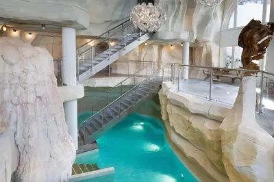 Piscine de l'établissement Arc 1950 Résidence 5* Sources de Marie 4/6 pers ou située à proximité