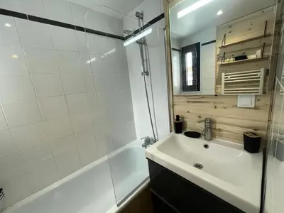 Salle de bains dans l'établissement Résidence Sefcotel - Studio rénové·Pieds des pistes ·Balcon MAE-8201