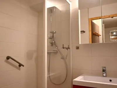 Salle de bains dans l'établissement Charmant 2 pièces à Vallandry, 4 personnes, proche pistes et commerces - FR-1-411-926