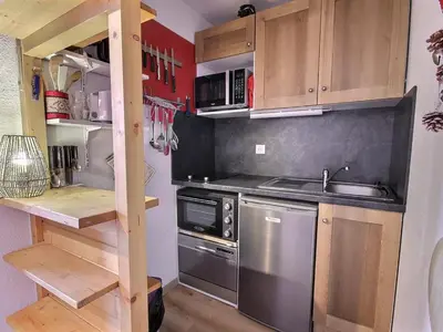 Cuisine ou kitchenette dans l'établissement Charmant 2 pièces à Vallandry, 4 personnes, proche pistes et commerces - FR-1-411-926