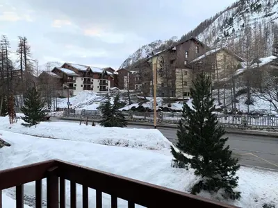 Vue générale sur la montagne ou vue sur la montagne depuis l'appartement