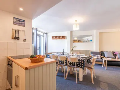 Cuisine ou kitchenette dans l'établissement Apartment Les Hauts du Val Claret - Val Claret-24 by Interhome