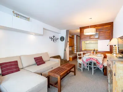 Cuisine ou kitchenette dans l'établissement Studio Le Borsat - Val Claret-17 by Interhome