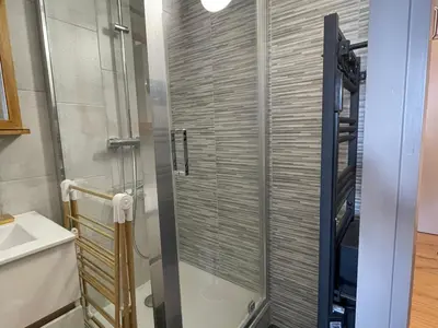 Salle de bains dans l'établissement Studio calme avec balcon, centre Arc 2000, 4 pers. - FR-1-346-567
