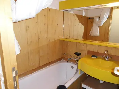 Salle de bains dans l'établissement Studio cabine fonctionnel aux pieds des pistes avec parking - FR-1-181-2799
