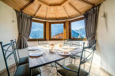 Vue générale sur la montagne ou vue sur la montagne depuis l'appartement
