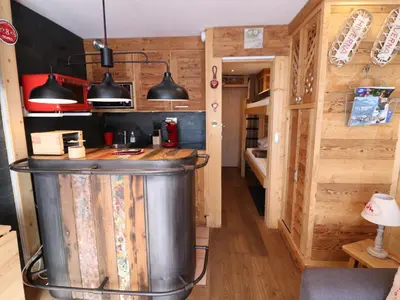 Cuisine ou kitchenette dans l'établissement Studio rénové Proche pistes et commerces Balcon et WIFI - FR-1-502-554