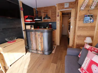Coin salon dans l'établissement Studio rénové Proche pistes et commerces Balcon et WIFI - FR-1-502-554