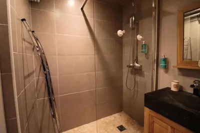 Salle de bains dans l'établissement Résidence Home Club - Studio rénové · proche piste et commerce · balcon MAE-9081