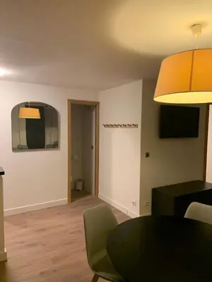Télévision ou salle de divertissement dans l'établissement Studio cosy en pleine nature proche des pistes