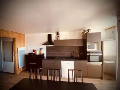 Cuisine ou kitchenette dans l'établissement Joli appt 6 pers 2ch Belle Plagne pied des pistes