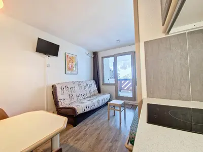 Télévision ou salle de divertissement dans l'établissement Studio confortable à Val-d'Isère, accès pistes, 2-4 pers. - FR-1-518-157