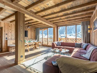 Coin salon dans l'établissement Luxueux appartement 5 pièces avec balcons et vues, proche pistes - FR-1-694-354