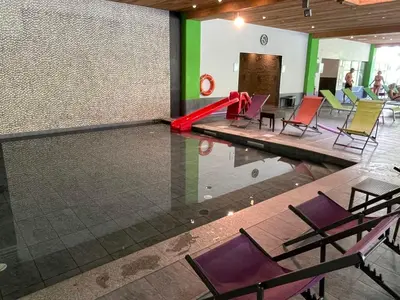 Piscine de l'établissement Appartement Confort 4 Cimes Ski aux Pieds, Piscine, Sauna, Hammam, Parking Val Cenis - FR-1-508-300 ou située à proximité