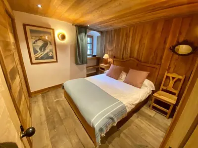 Un ou plusieurs lits dans un hébergement de l'établissement L'Illaz - 4 bedrooms, log fire