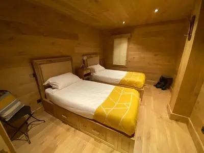 Un ou plusieurs lits dans un hébergement de l'établissement L'Illaz - 4 bedrooms, log fire