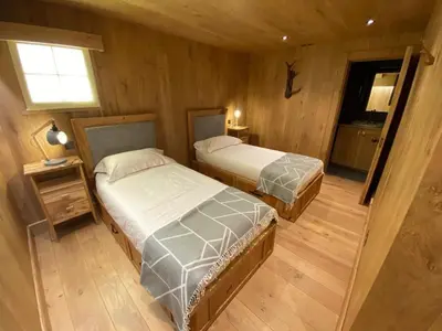 Un ou plusieurs lits dans un hébergement de l'établissement L'Illaz - 4 bedrooms, log fire