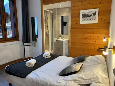 Un ou plusieurs lits dans un hébergement de l'établissement Beau 3 pièces avec vue Montana 4