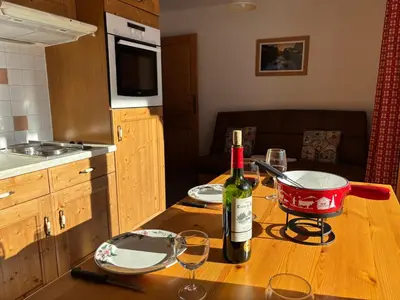 Cuisine ou kitchenette dans l'établissement Beau 3 pièces avec vue Montana 4