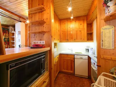Cuisine ou kitchenette dans l'établissement Apartment Le Curling A - Val Claret-17 by Interhome