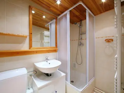 Salle de bains dans l'établissement Apartment Le Curling A - Val Claret-17 by Interhome