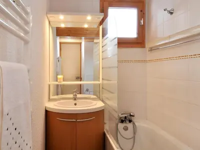 Salle de bains dans l'établissement Charmant studio au pied des pistes - 3/4 pers - Animaux admis - FR-1-181-2779