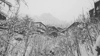 L'établissement Mountain house with two barns and a garden en hiver